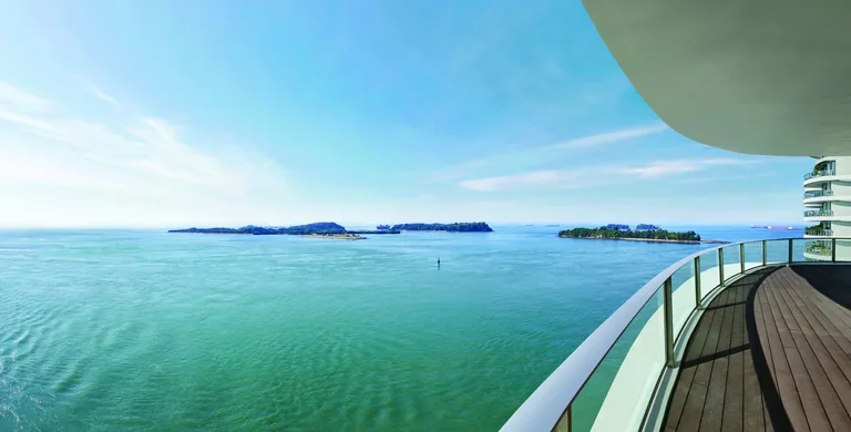 Cape Royale, photograph: a curved balcony with a timber deck and glass balustrade looking out over open sea to the Southern Islands